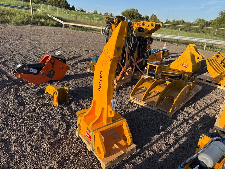 caterpillar-320-image-2