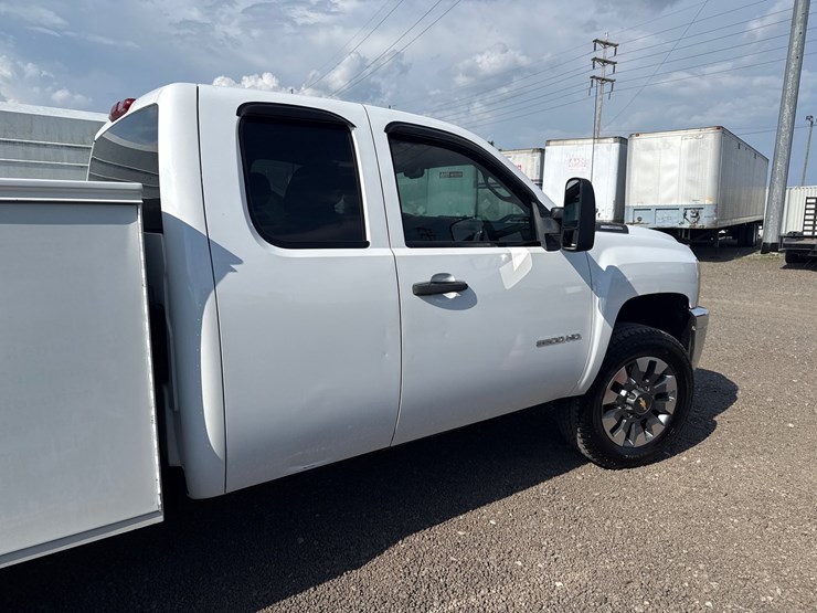2011-chevrolet-2500-image-5