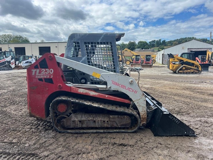 2011-takeuchi-tl230-image-8