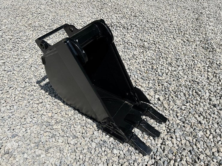 12"-x-change-bucket-for-a-bobcat-excavator-image-3