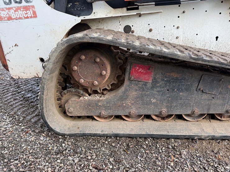 2006-bobcat-t300-image-13