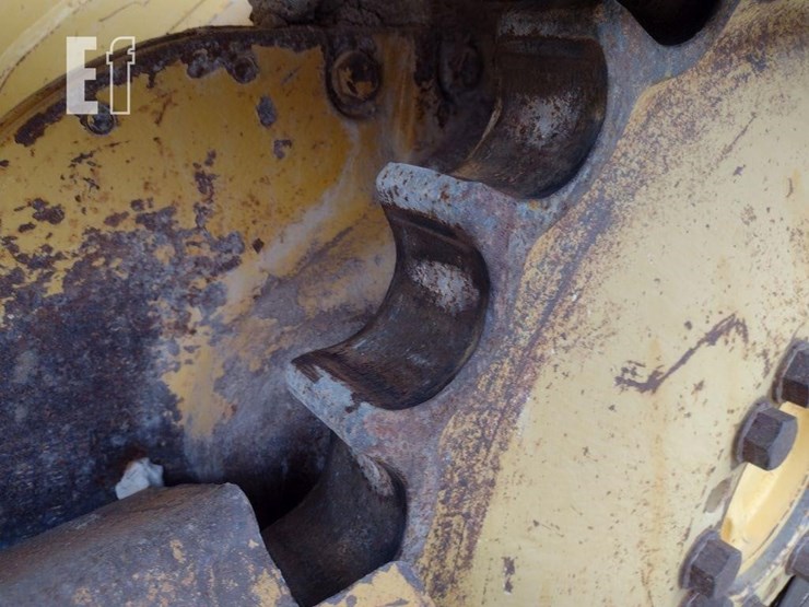 2000-deere-650h-lt-image-15