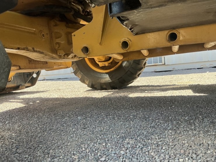 2019-caterpillar-420f2-it-image-32