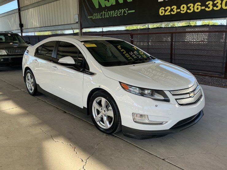 2015-chevrolet-volt-sdn-image-2