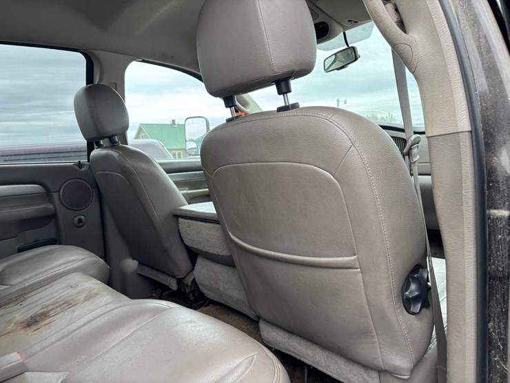 2004-dodge-3500-image-38