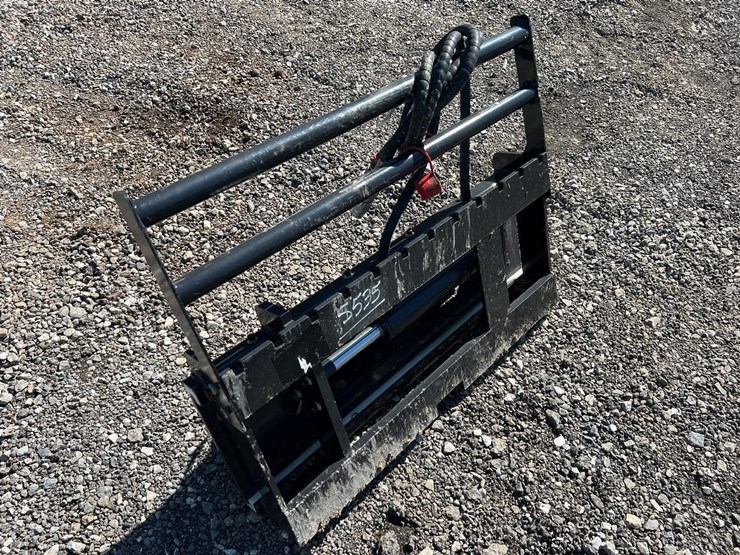 giyi-mini-skid-steer-side-shift-fork-frame-image-1