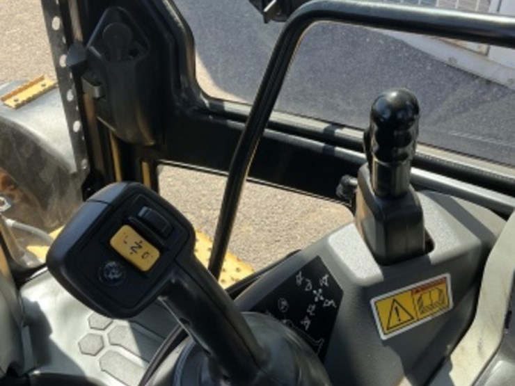 2019-caterpillar-420f2-it-image-26