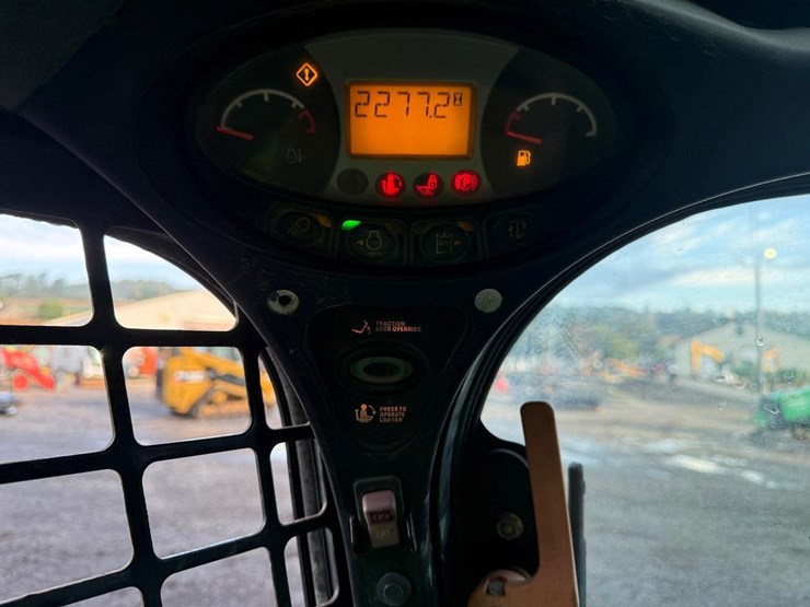 2015-bobcat-t450-image-23