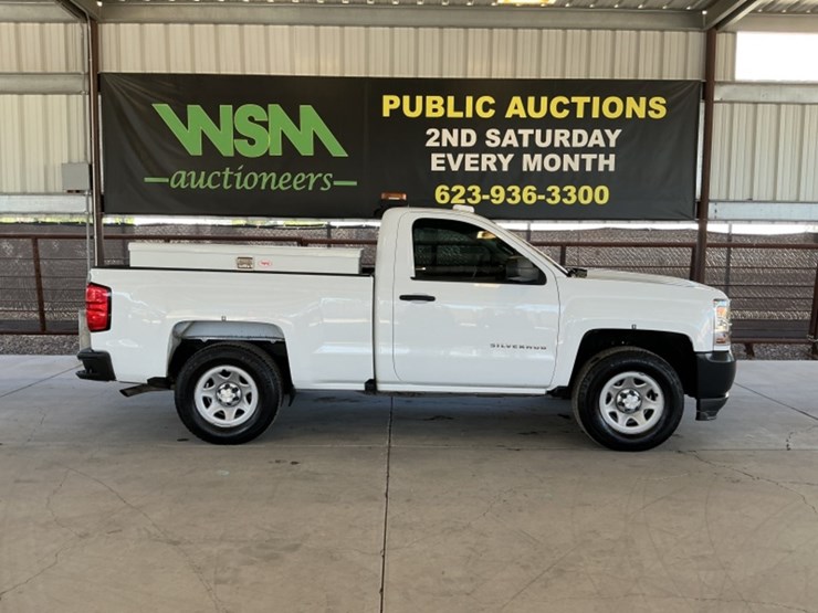2017-chevrolet-silverado-1500-image-1