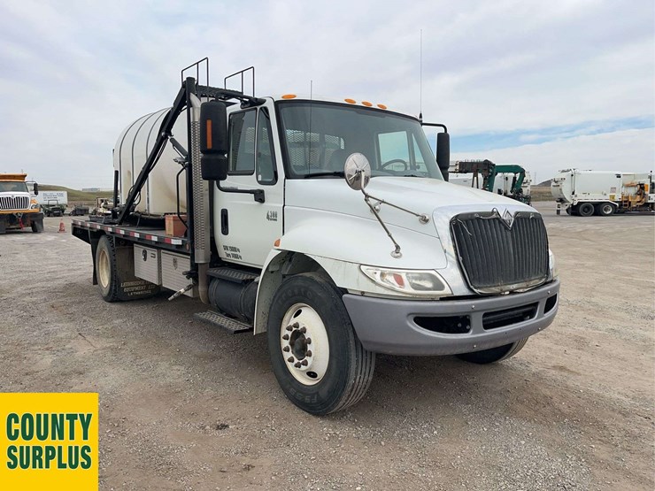 2007-international-durastar-4300-image-2