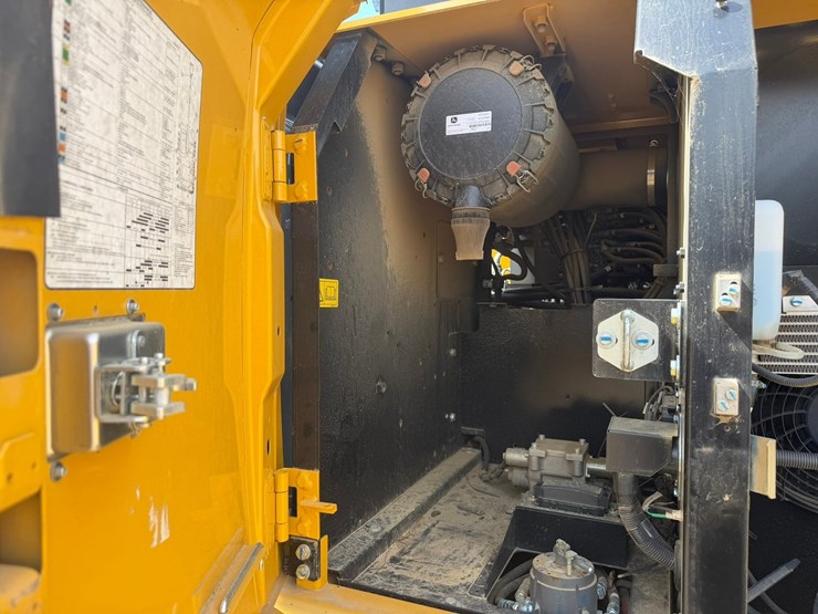 2024-deere-210g-lc-image-33