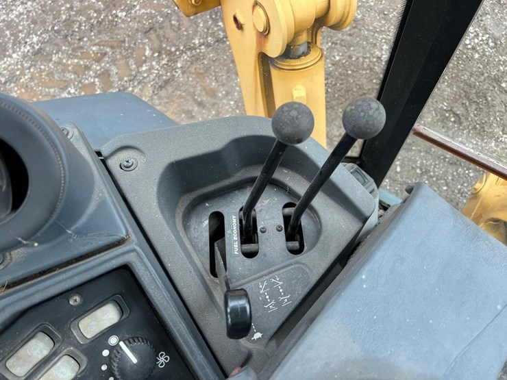 2006-deere-310sg-image-33