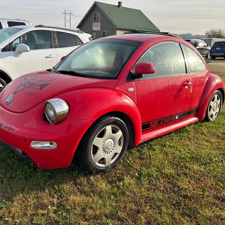#1307 • 2001 Volkswagon Beetle (Has WI Title)