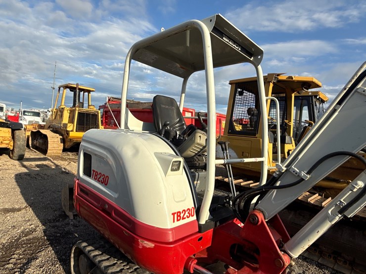 takeuchi-tb230-image-7