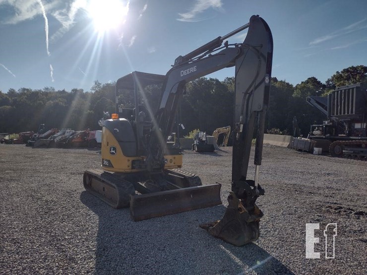 2021-deere-35g-image-39