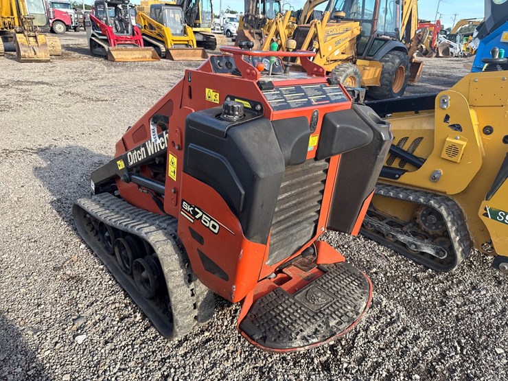 2015-ditch-witch-sk750-image-8