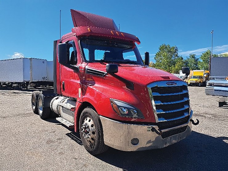 2020-freightliner-cascadia-126-image-1