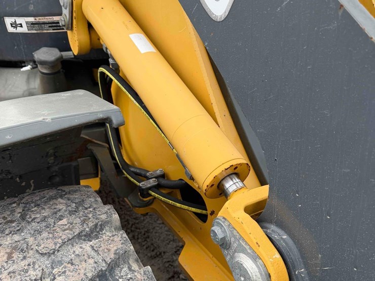 2013-deere-244j-image-12