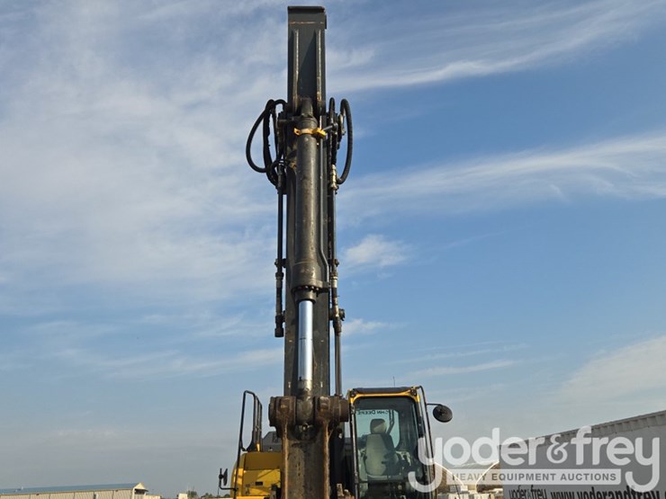 2019-deere-210g-lc-image-26