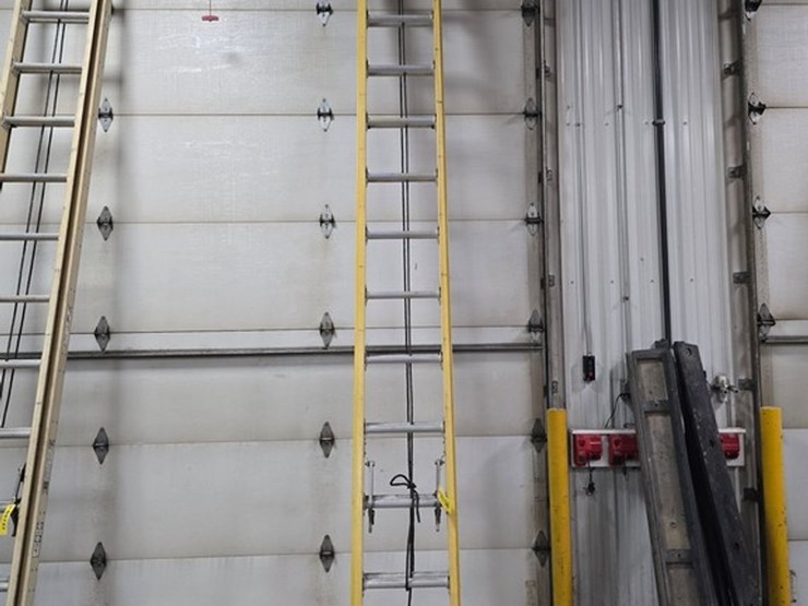 #9738-•-louisville-28'-extension-ladder-image-2