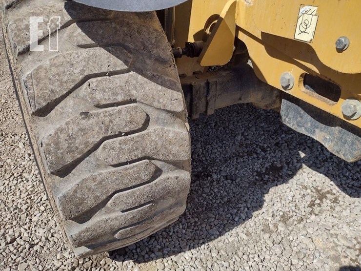 2011-caterpillar-th255-image-16
