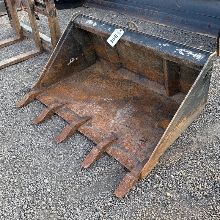 #2011 • BLUE DIAMOND 44" MINI SKID STEER TOOTH BUCKET