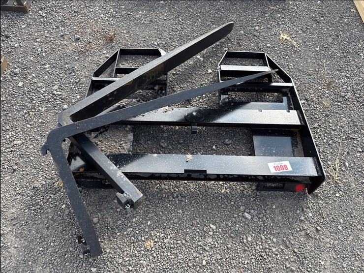 #1098-•-48"-skid-steer-pallet-forks-image-1