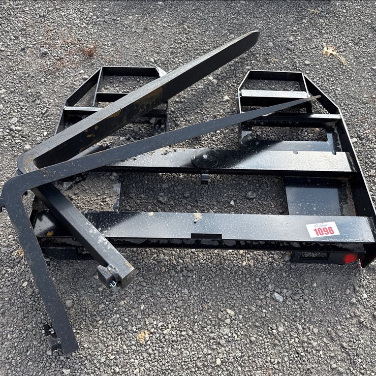 #1098 • 48" SKID STEER PALLET FORKS