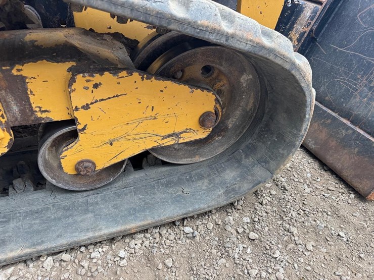 2021-caterpillar-299d3-image-21
