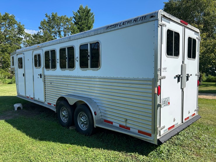 #1150-•-2005-featherlite-horse-trailer-(wi-title-in-delay)-(mondovi,-wi)-image-6