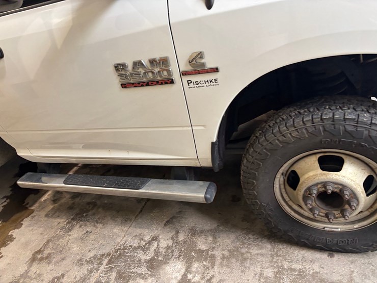 2015-dodge-ram-3500-image-14