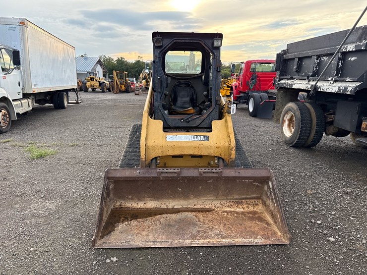 caterpillar-247b2-image-2