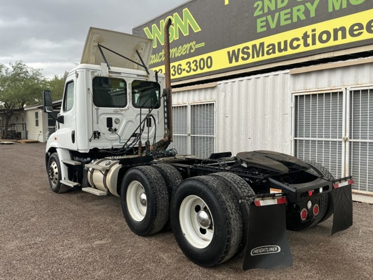 2016-freightliner-cascadia-113-image-7