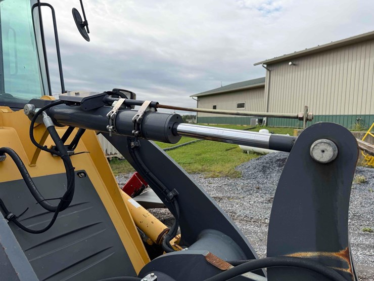 2013-deere-244j-image-11