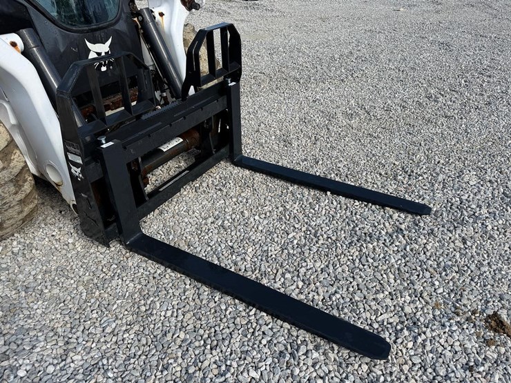 bobcat-48"-heavy-duty-skid-steer-pallet-forks-image-3