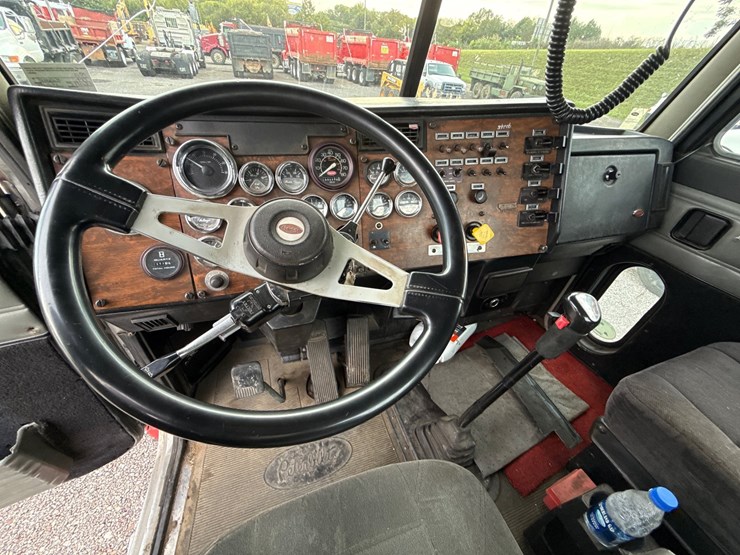 1997-peterbilt-357-image-14