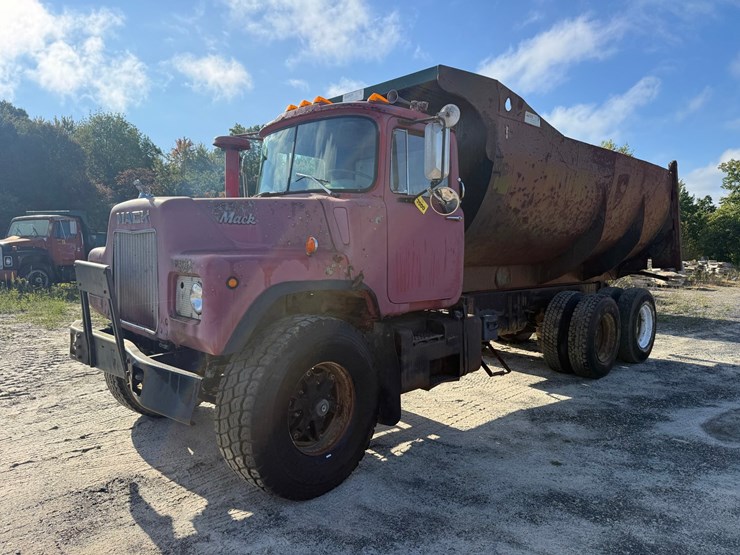 mack-dm685s-image-1