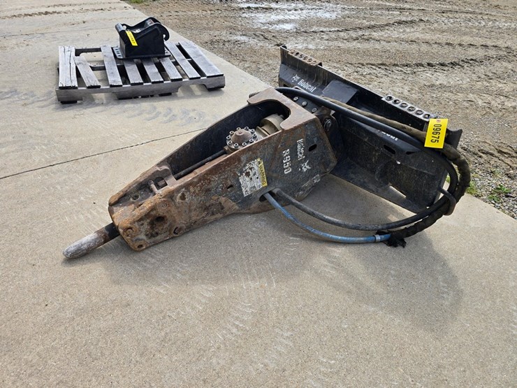 #9675-•-bobcat-b950-hydraulic-breaker-image-1