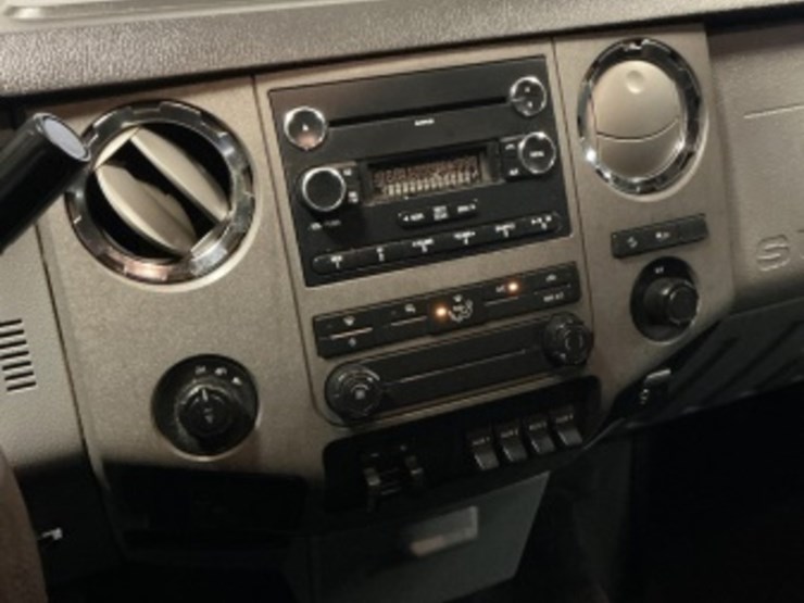 2011-ford-f350-image-19