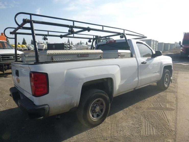 2018-chevrolet-1500-image-3