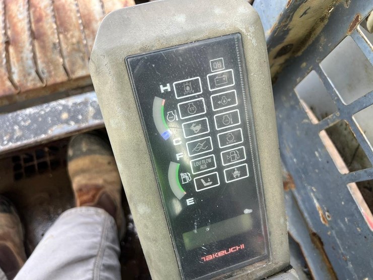 2011-takeuchi-tl230-image-18