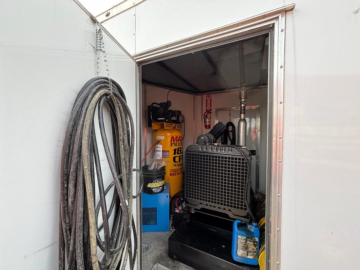 #1321-•-2021-diamond-cargo-enclosed-trailer-with-spray-foam-business-equipment-(no-title)-image-15