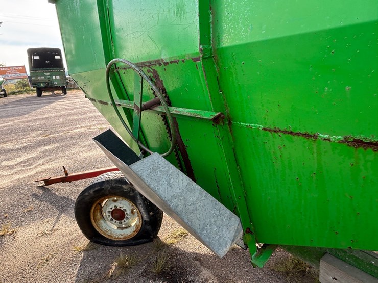 #1019-•-green-gravity-box-image-8