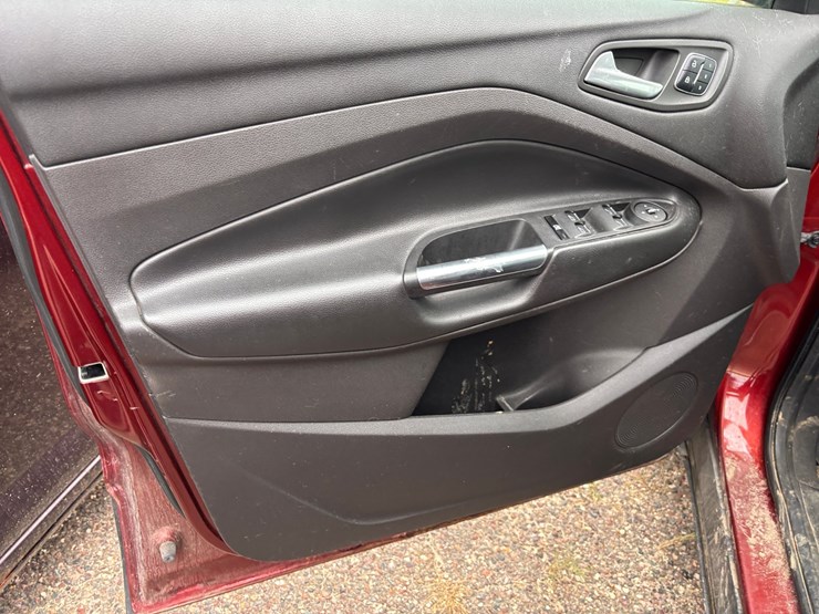 2015-ford-escape-image-19