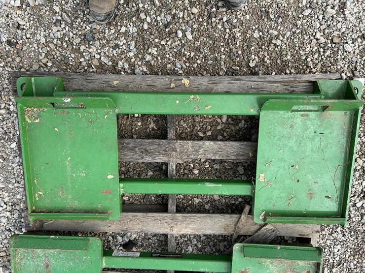 skid-steer-to-jd-50c-carrier-adaptor-image-2