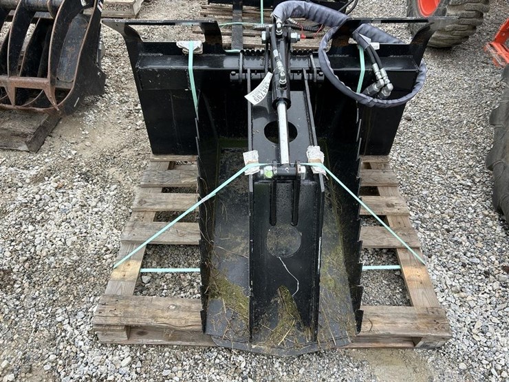 ditching-grapple-skid-steer-bucket-image-1