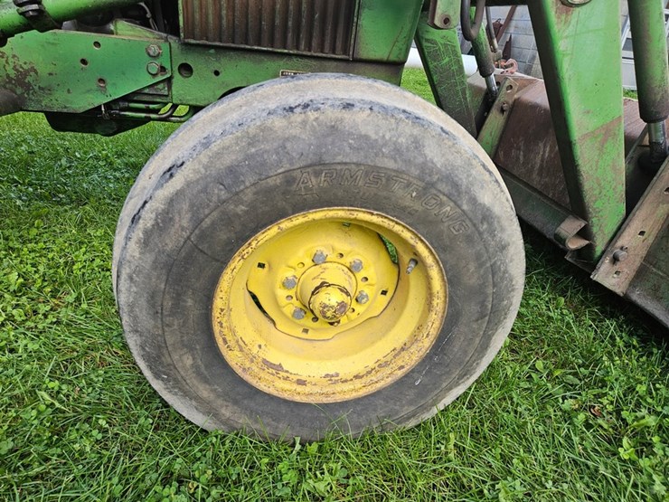 john-deere-2440-image-36