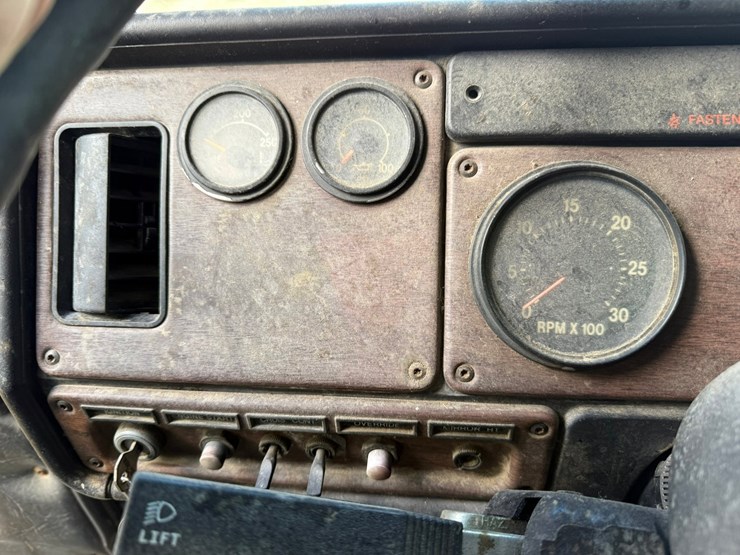 #3509-•-freightliner-sleeper-cab-truck-tractor-image-78