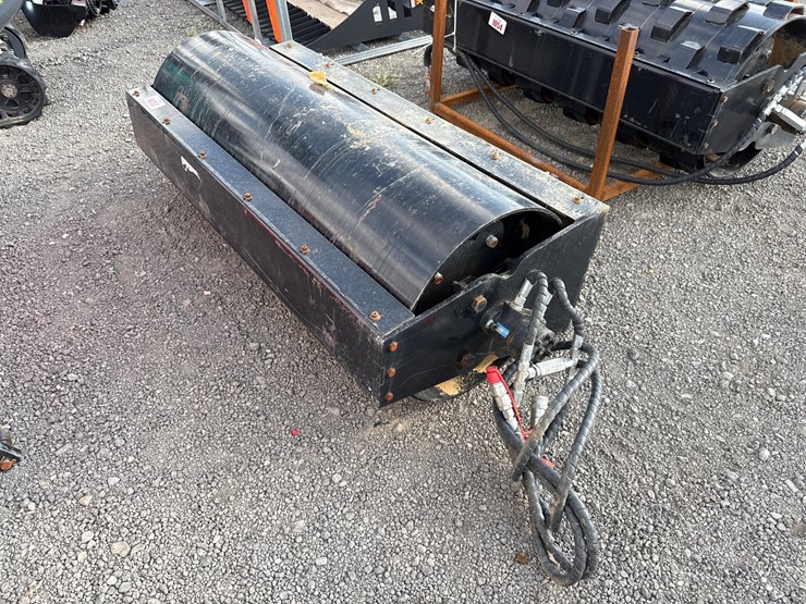 #1053-•-60"-skid-steer-vibratory-roller-image-2