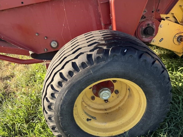 new-holland-br7090-image-30